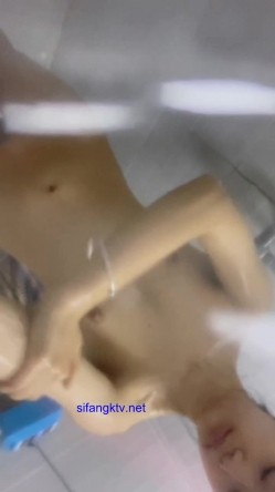 极品反差女大生04年清纯露脸小姐姐【胡椒籽】最新完整视图，金主定制各种COSER裸体骚舞大号道具紫薇脸逼同框 截图4