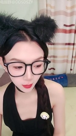 舞蹈系校花学妹【小涵宝宝】护士制服 丝袜诱惑 抖音风骚舞，道具自慰 截图1