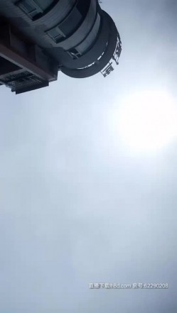帅气小伙野鸡一条街挑选心仪的妹子啪啪，逛了几个店找了短裙少妇跟随金屋啪啪，脱光了一顿猛草后入射精 截图1