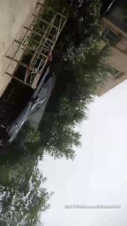 帅气小伙野鸡一条街挑选心仪的妹子啪啪，逛了几个店找了短裙少妇跟随金屋啪啪，脱光了一顿猛草后入射精 截图4