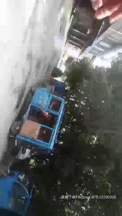 帅气小伙野鸡一条街挑选心仪的妹子啪啪，逛了几个店找了短裙少妇跟随金屋啪啪，脱光了一顿猛草后入射精 截图5