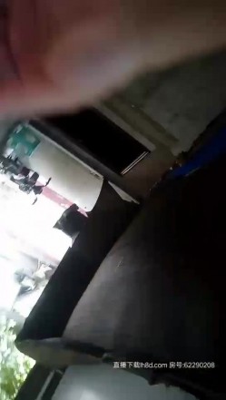 帅气小伙野鸡一条街挑选心仪的妹子啪啪，逛了几个店找了短裙少妇跟随金屋啪啪，脱光了一顿猛草后入射精 截图6