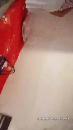 帅气小伙野鸡一条街挑选心仪的妹子啪啪，逛了几个店找了短裙少妇跟随金屋啪啪，脱光了一顿猛草后入射精 截图9