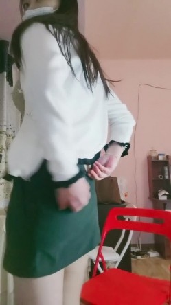 新人，极品良家小少妇，【衣不染尘】，家中独居无聊，喝点酒醉了，各种道具自慰 截图1