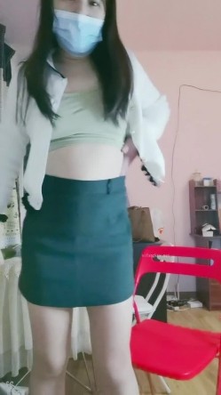 新人，极品良家小少妇，【衣不染尘】，家中独居无聊，喝点酒醉了，各种道具自慰 截图2