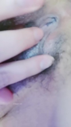新人，极品良家小少妇，【衣不染尘】，家中独居无聊，喝点酒醉了，各种道具自慰 截图14