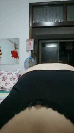 骚逼老阿姨，晚年了性欲还是那么大，性肉棒在家自慰发骚叫春！ 截图14