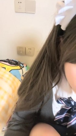 【京鱼儿】，童颜巨乳，颜值天花板，清纯尤物，几十万粉丝女神，这是又出现财务危机了， 截图3