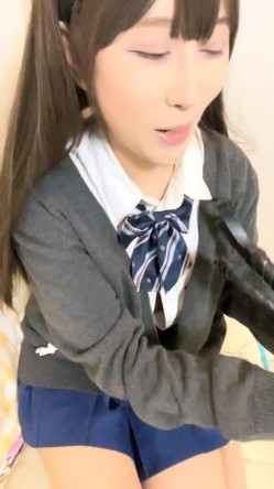 【京鱼儿】，童颜巨乳，颜值天花板，清纯尤物，几十万粉丝女神，这是又出现财务危机了， 截图4
