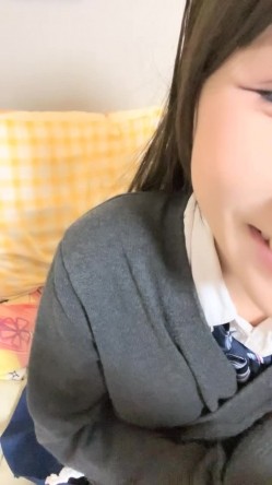 【京鱼儿】，童颜巨乳，颜值天花板，清纯尤物，几十万粉丝女神，这是又出现财务危机了， 截图7