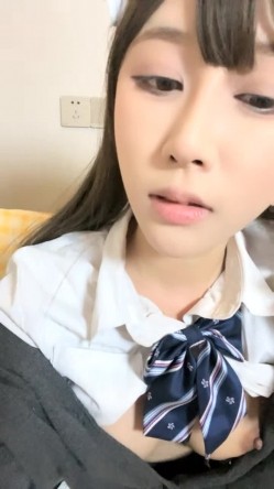 【京鱼儿】，童颜巨乳，颜值天花板，清纯尤物，几十万粉丝女神，这是又出现财务危机了， 截图10