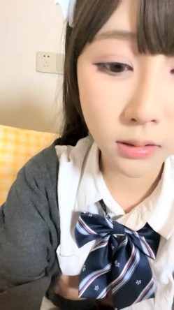 【京鱼儿】，童颜巨乳，颜值天花板，清纯尤物，几十万粉丝女神，这是又出现财务危机了， 截图12