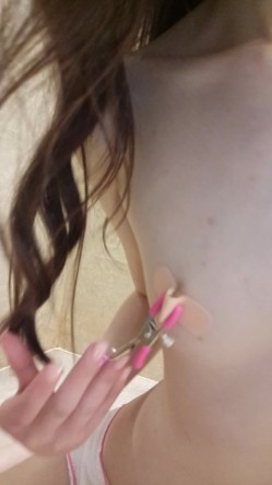 贫乳系福利姬 兰兰酱乳夹和尾巴 截图6
