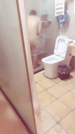 【良家勾搭】酒店情侣开房 超有女人味韵味少妇 面容姣好 身材超棒 太贴心 她喜欢骑着 截图1