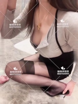 【核弹绝版】『E杯奈奈』某企劲爆身材反差婊高管 极品大长腿丝袜诱惑 可御可奴淫乱私生活 妥妥肉便器 稀缺资源绝版收藏 截图7