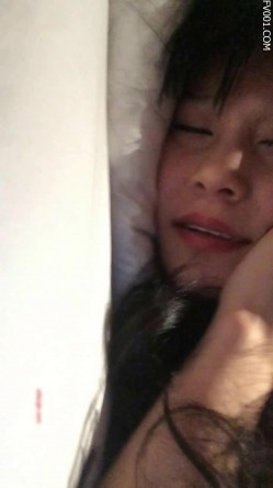 女神和男友的日常啪啪，女生一直害羞一边用手挡住镜头，一边娇滴滴嘤嘤地叫床，女生羞涩害羞有想要的表情，太禁欲了 截图10