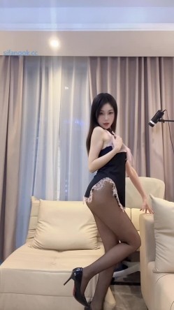 极品少妇【筱玉】颜值顶，身材赞，丝足佬大爱，掰逼展示，道具自慰高潮，飞机绝逼包射 截图6