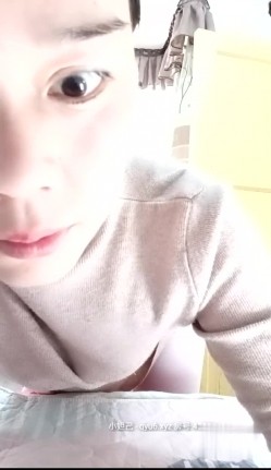 【小阿姨要喷水喷奶啦】韵味少妇刚生完孩子，性欲大，老公又不在身边，买根假鸡巴厕所狂插骚穴，高潮得到满足！ 截图6