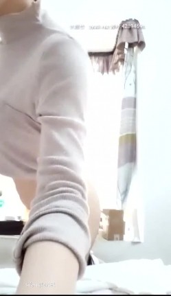 【小阿姨要喷水喷奶啦】韵味少妇刚生完孩子，性欲大，老公又不在身边，买根假鸡巴厕所狂插骚穴，高潮得到满足！ 截图8