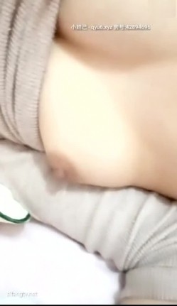 【小阿姨要喷水喷奶啦】韵味少妇刚生完孩子，性欲大，老公又不在身边，买根假鸡巴厕所狂插骚穴，高潮得到满足！ 截图11