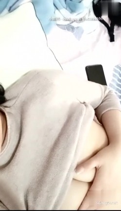 【小阿姨要喷水喷奶啦】韵味少妇刚生完孩子，性欲大，老公又不在身边，买根假鸡巴厕所狂插骚穴，高潮得到满足！ 截图12