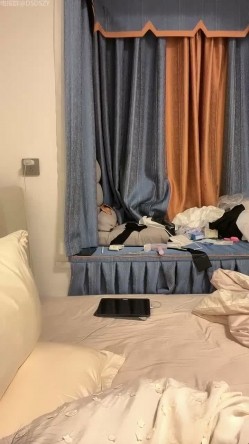 女神校花【小蝴蝶会飞】校花颜值长腿女神 开裆黑丝道具狂插 截图1