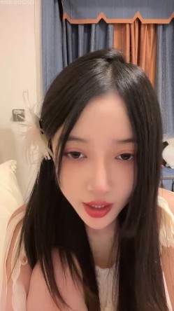 女神校花【小蝴蝶会飞】校花颜值长腿女神 开裆黑丝道具狂插 截图3