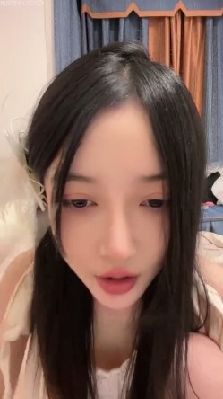 女神校花【小蝴蝶会飞】校花颜值长腿女神 开裆黑丝道具狂插 截图9