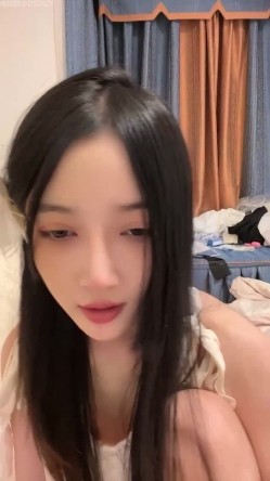 女神校花【小蝴蝶会飞】校花颜值长腿女神 开裆黑丝道具狂插 截图10