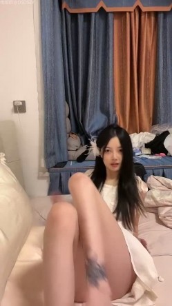 女神校花【小蝴蝶会飞】校花颜值长腿女神 开裆黑丝道具狂插 截图11