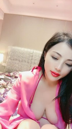 【爆乳女神 ️乳神天下】极品豪乳女神『帕丽丝』09.03 诱惑粉装骚媚欠操 爆乳乱颤 无毛粉穴 穴肉粉粉的 高清源码录制 截图2