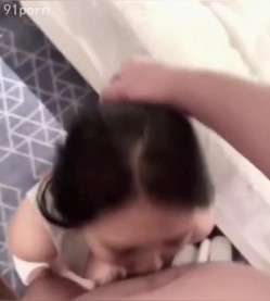 高颜值巨乳反差婊小妈 不为人知的一面 跪着求精 截图1