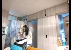 禽兽哥哥用玩具偷拍大一放暑假的妹妹日常换衣服，洗澡。强力推荐 截图1