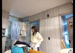 禽兽哥哥用玩具偷拍大一放暑假的妹妹日常换衣服，洗澡。强力推荐 截图6