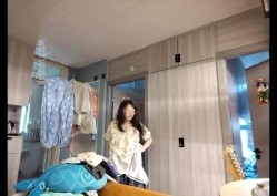 禽兽哥哥用玩具偷拍大一放暑假的妹妹日常换衣服，洗澡。强力推荐 截图10