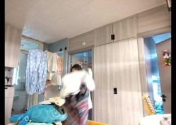 禽兽哥哥用玩具偷拍大一放暑假的妹妹日常换衣服，洗澡。强力推荐 截图12