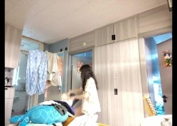 禽兽哥哥用玩具偷拍大一放暑假的妹妹日常换衣服，洗澡。强力推荐 截图13