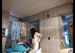 禽兽哥哥用玩具偷拍大一放暑假的妹妹日常换衣服，洗澡。强力推荐 截图14