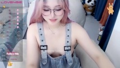 嫩乳眼镜美女主播【sweet_18wanwan】戴眼镜的就是不一样 真心骚到不行 截图11