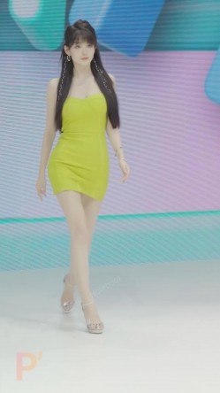 车展短裙长腿性感特写 截图1