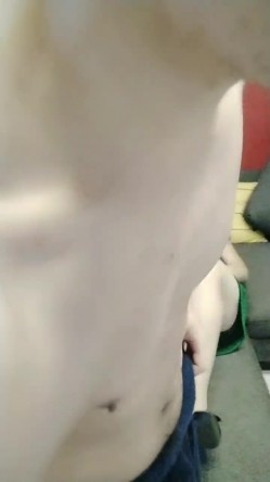 爆草风韵犹存的老妈，丝袜高跟露脸淫声荡语互动情趣听指挥，揉奶玩逼肛门拉珠玩弄，无套爆草，直接内射中出 截图4