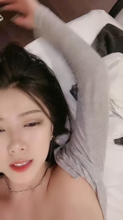 车模下海漂亮小姐姐！抓屌插嘴怼骚穴！主动骑乘位扭动细腰，打桩机爆插，第一视角后入 截图8