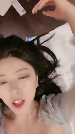 车模下海漂亮小姐姐！抓屌插嘴怼骚穴！主动骑乘位扭动细腰，打桩机爆插，第一视角后入 截图14