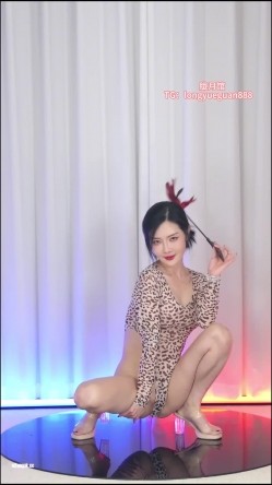 全新舞团【胧月馆】新模特骚舞福利 性感内衣勒逼高潮脸热舞 截图14