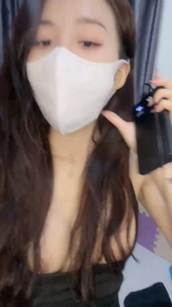 极品尤物性感女神！包臀裙顶级美腿！跪在地上吃屌，口活一级棒，穿着靴子抬腿侧入，骑乘位深插骚逼 截图15
