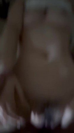 极品反差婊 高颜值婴儿肥美女，被操时害羞得捂着脸，最后还是无奈的露脸挨操 截图5