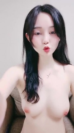 明星颜值长相甜美极品美女第二弹，豹纹吊带丁字裤，翘起屁股扭动摆弄，白皙美乳手指抠逼，浴室洗澡湿身诱惑 截图12