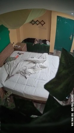 主题酒店蓝绿房偷拍外地来旅游的情侣小哥陌生环境热身很久才能勃起做爱 截图12
