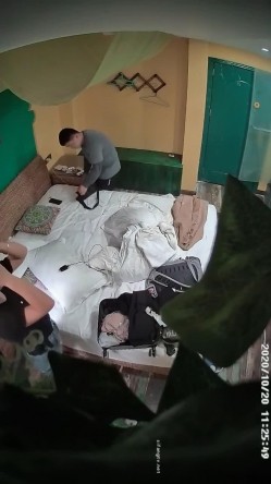 主题酒店蓝绿房偷拍外地来旅游的情侣小哥陌生环境热身很久才能勃起做爱 截图15