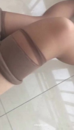 【真实空姐 ️稀缺航空】极品制服『空姐』反差婊私拍集 佳妮空姐多名女神接机啪啪 穿空姐制服做爱 截图2